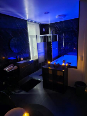 La Suite Gold Jacuzzi